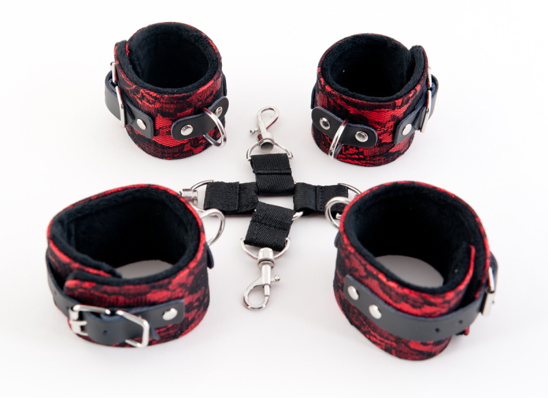 Изображение 2, Кружевной бондажный комплект TOYFA Marcus (сцепка, наручники и оковы), красный, TFA-714002
